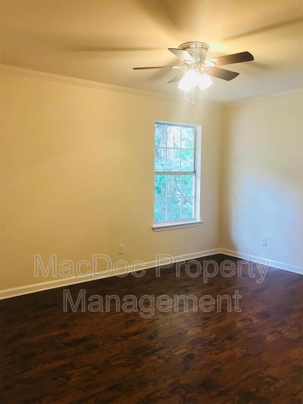 Building Photo - 10813 Heatherwood Dr