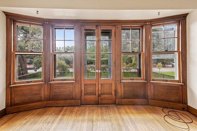 Building Photo - 3006 W Logan Blvd