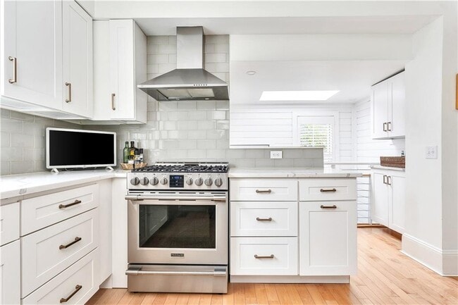 Building Photo - 12 Observatory Ave