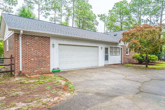 Building Photo - 120 Fox Hunt Ln