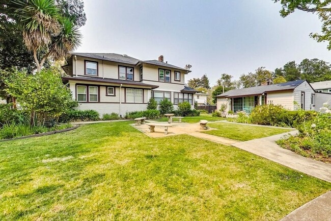 Building Photo - 159 Emerson St