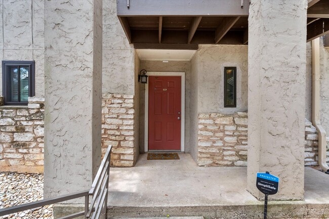 Building Photo - 6810 Deatonhill Dr