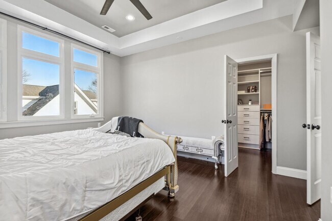 Building Photo - 4415 Bradley Ln