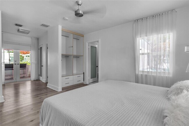 Building Photo - 3470 Sheridan Ave