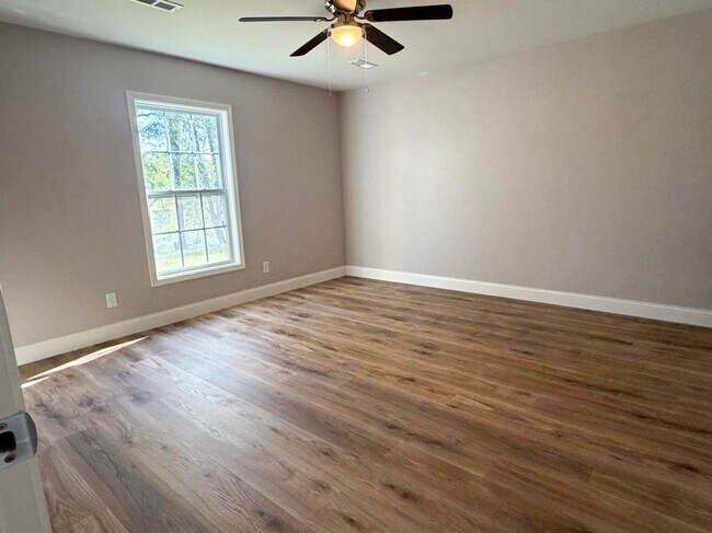 Building Photo - Beautiful Duplex in Jackson
