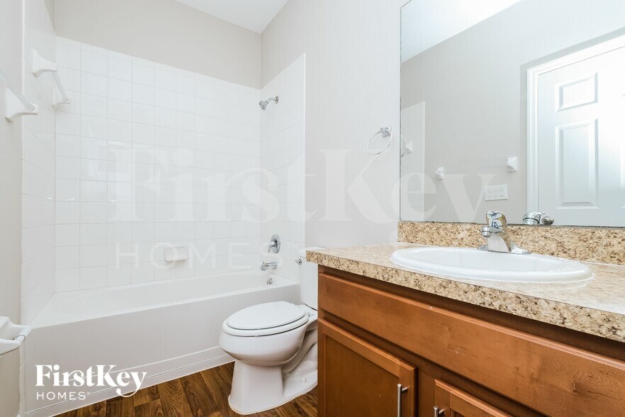 Building Photo - 8308 Round Leaf Ln