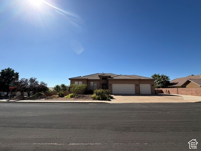 Building Photo - 2596 Hidden Canyon Dr