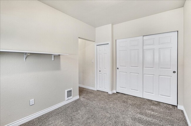 Building Photo - 3Bd/2.25Ba Everett Home