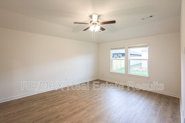 Building Photo - 203 Collie Ave