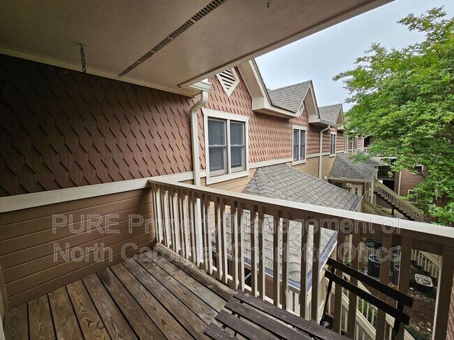 Building Photo - 333 Circle Ave