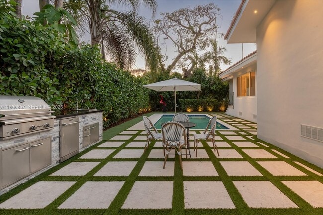 Building Photo - 920 Alava Ave