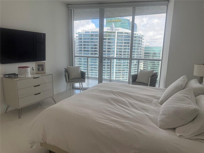Building Photo - 475 Brickell Ave