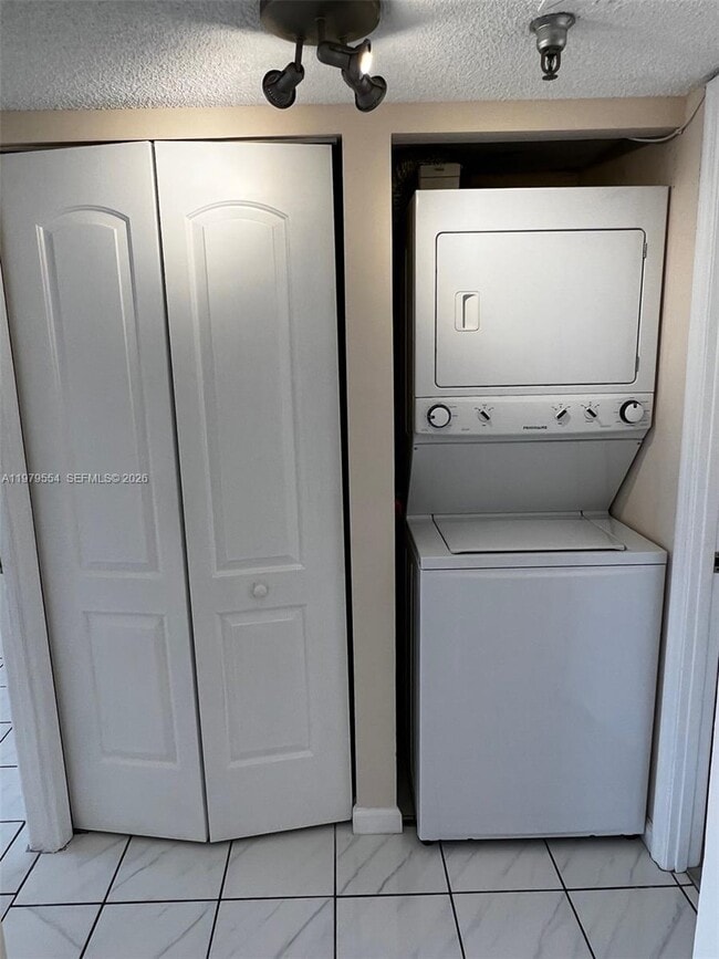 Building Photo - 290 174th St St