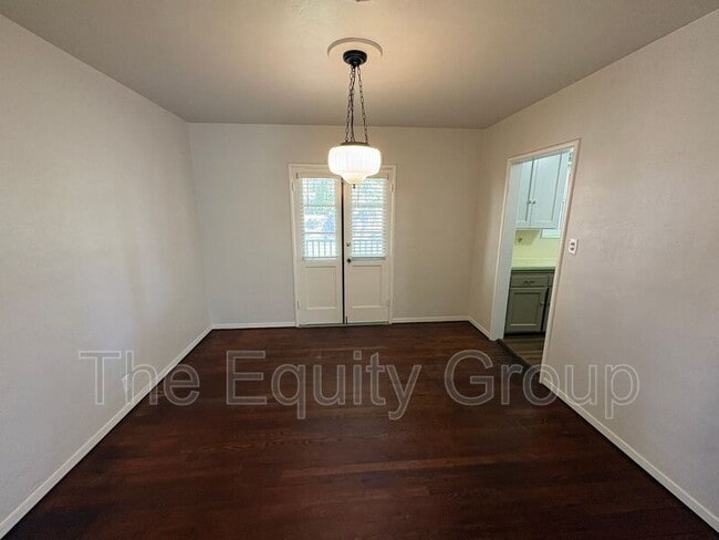 Building Photo - 1610 W College Ave