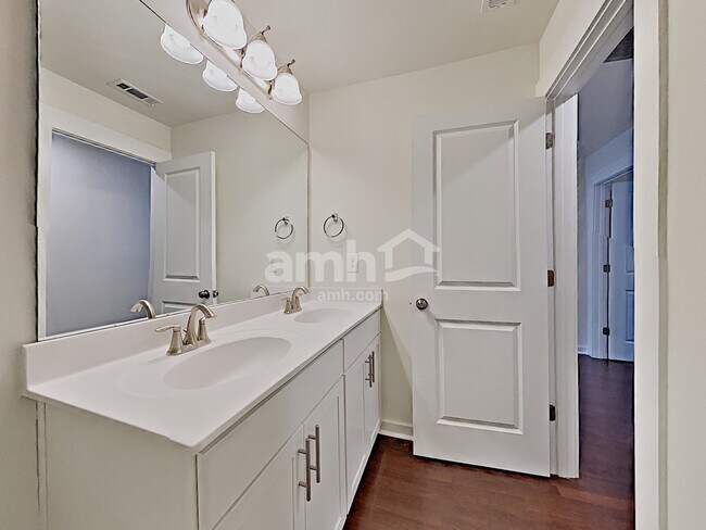 Building Photo - 482 Camp dr