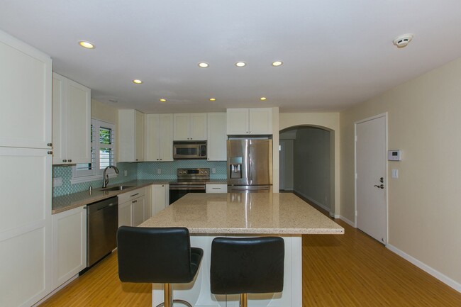 Building Photo - BACK ON MARKET**Single level spacious home...