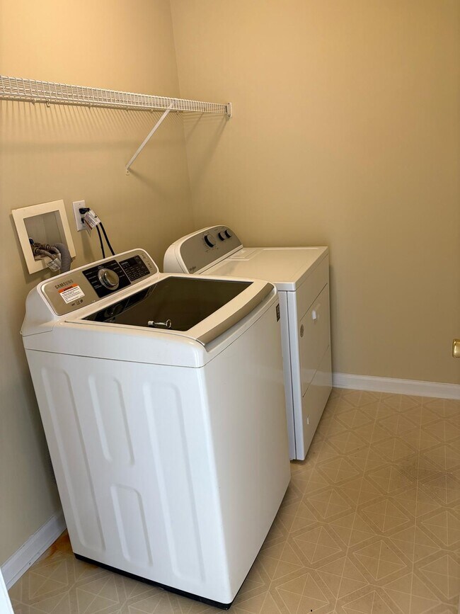 Building Photo - 283 Fountayne Ln