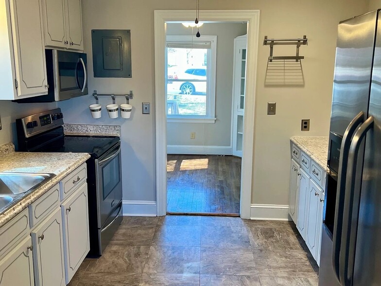 Building Photo - 435 Rollingwood Cir