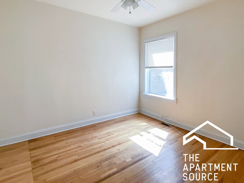 Building Photo - 3820 N Sheffield Ave