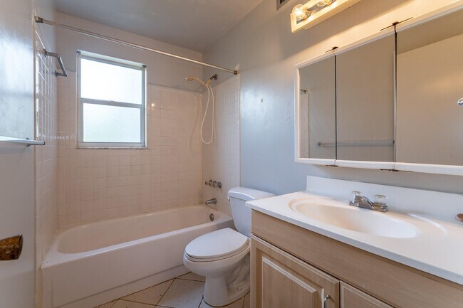 Building Photo - 5951 NE 14th Ln