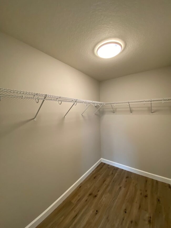 Building Photo - Custom Home - Desirable SE Belleview Neigh...