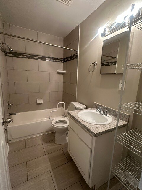 Building Photo - Updated 3 Bedroom Home With Washer And Dryer Included