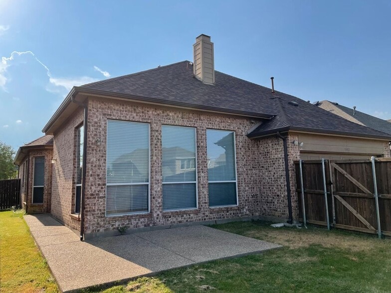 Building Photo - 4077 Truman Dr