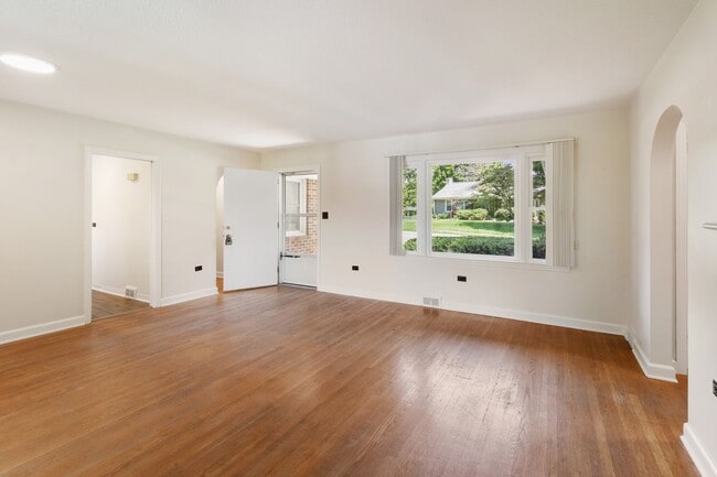 Building Photo - 559 Bailey St