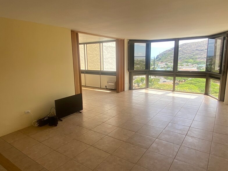 Living Room-1 - 531 Hahaione St