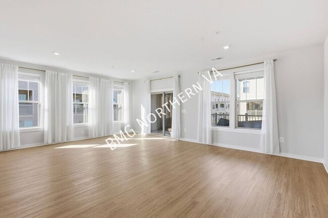 Building Photo - 201 Park Central Ter