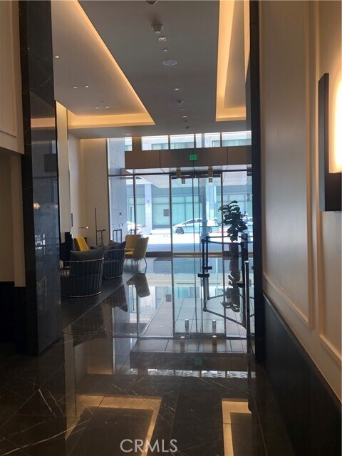 Building Photo - 400 S Broadway