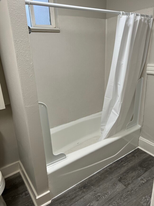 Building Photo - 1305 N Madison St