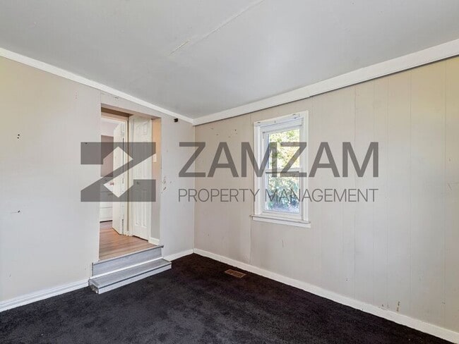 Building Photo - 7583 Hudson Ave