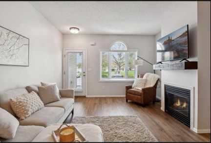 Building Photo - 1236 Crystal Pl E