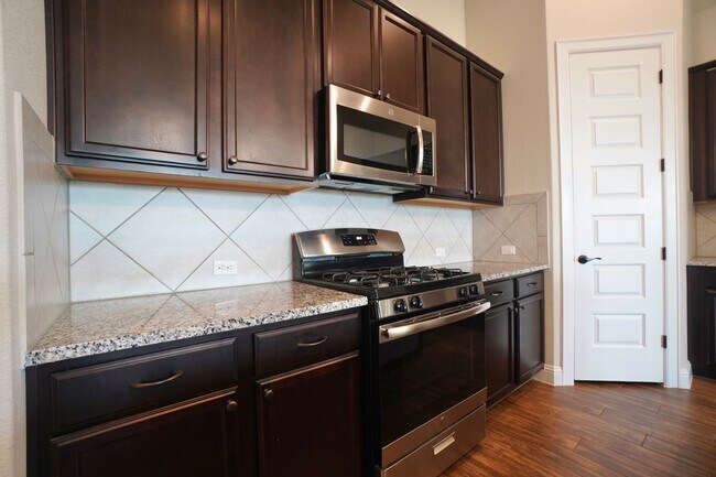 Building Photo - 6650 Verona Pl