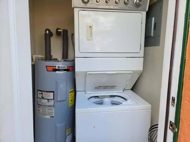 Building Photo - 441 NW 7th Ter