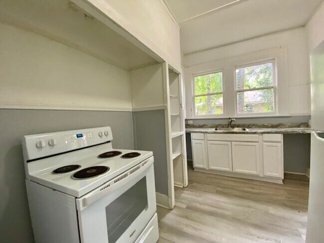 Building Photo - HISTORICAL HIGHLAND APARTMENTS FOR RENT!! ...