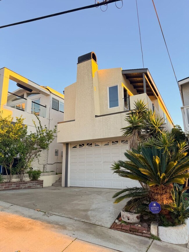 Building Photo - Beautiful 3 Beds 2 Baths Townhome in  Hermosa Beach