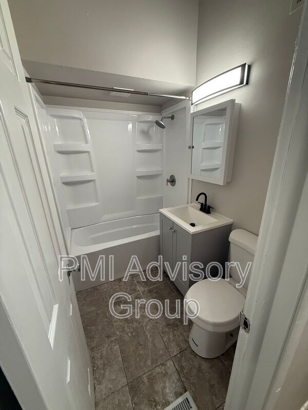 Building Photo - 1513 SW 23rd St