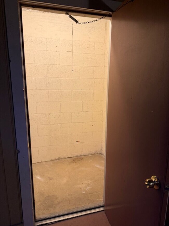 Building Photo - Coral Gardens Two bedroom condo