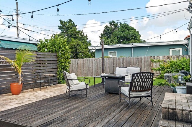 Building Photo - 3151 SW 20th St