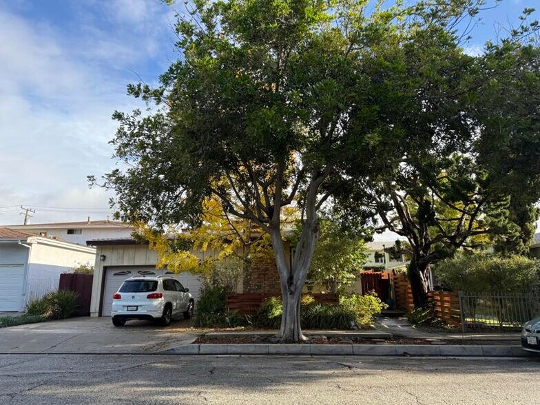 View of building from Princeton - 1533 Princeton St