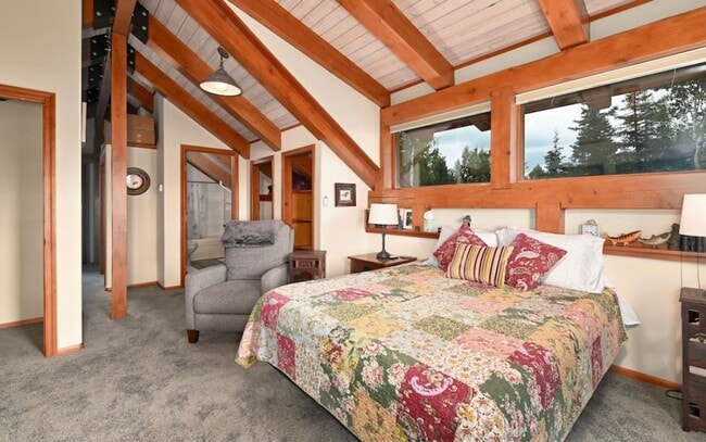 Building Photo - FURNISHED SEASONAL RENTAL