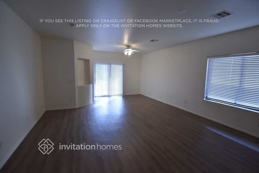 Building Photo - 2213 W Carolina Dr