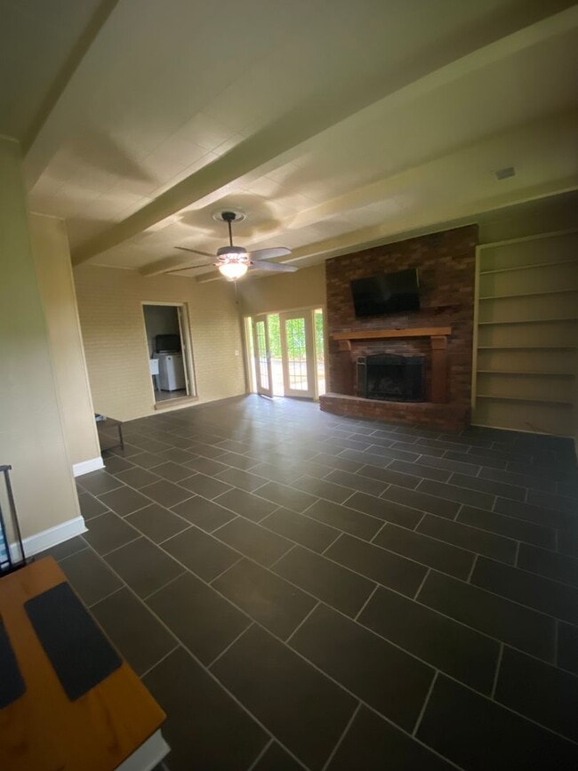 Building Photo - 3/2 home close to town