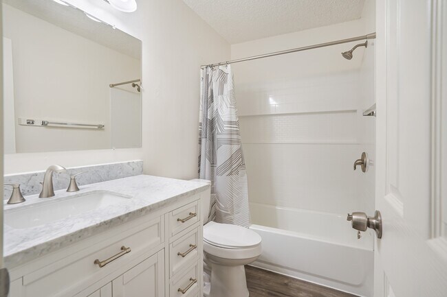 Building Photo - 15707 Baytree Dr