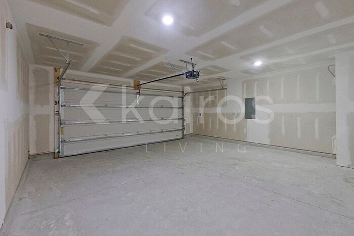 Building Photo - 104 Inez Ave