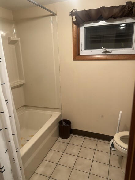 Bathroom - 723 E Pine St