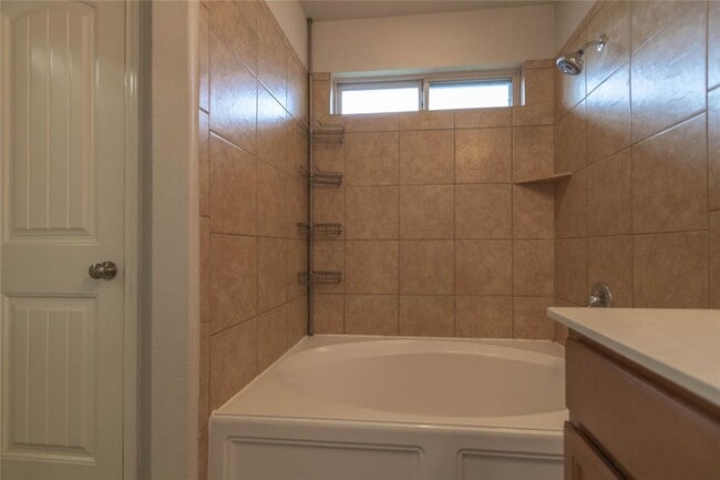 Building Photo - 310 Hyltin St