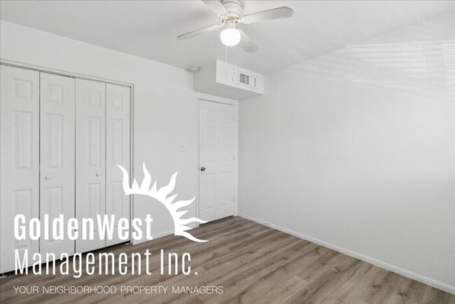 Building Photo - Single Level Spacious 2Bdm 1Ba Apartment i...